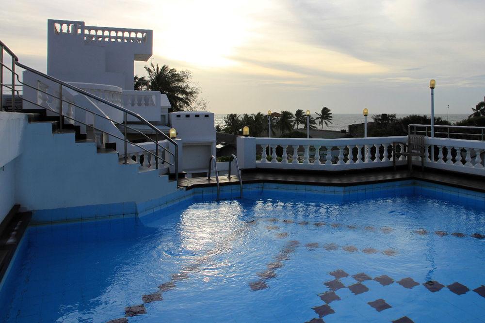 Royal Castle Hotel Negombo Esterno foto