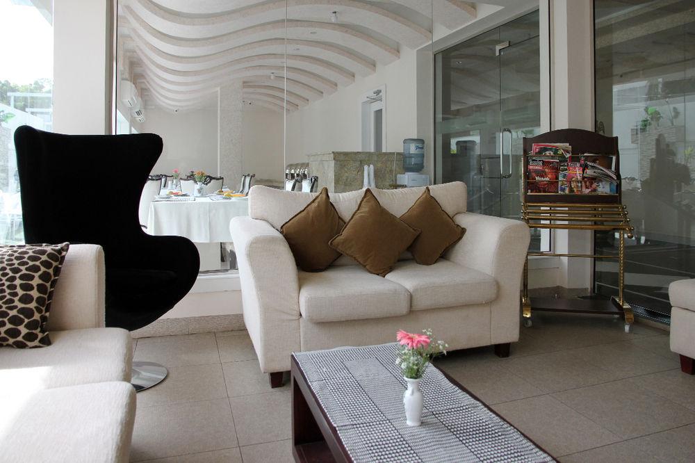 Royal Castle Hotel Negombo Esterno foto