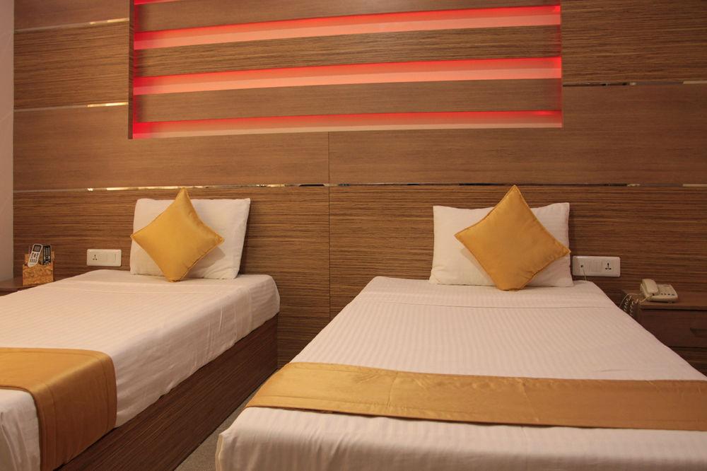 Royal Castle Hotel Negombo Esterno foto
