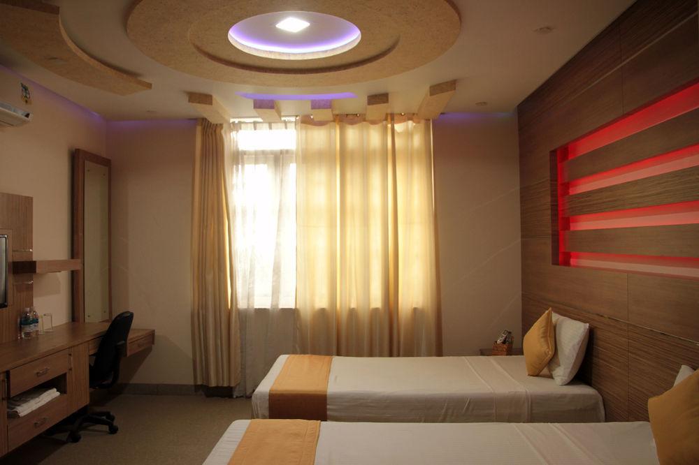 Royal Castle Hotel Negombo Esterno foto
