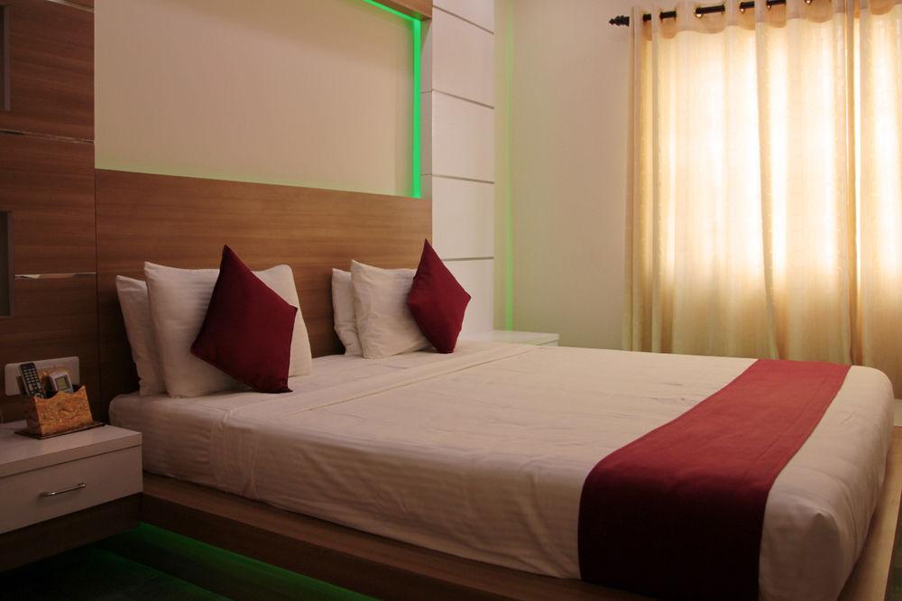 Royal Castle Hotel Negombo Esterno foto