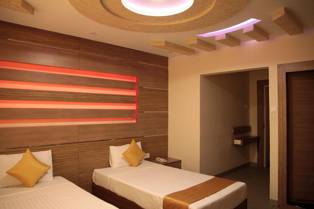 Royal Castle Hotel Negombo Esterno foto
