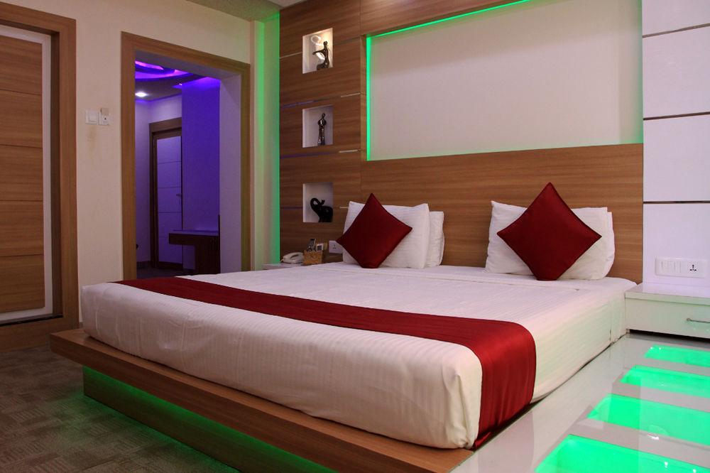 Royal Castle Hotel Negombo Esterno foto