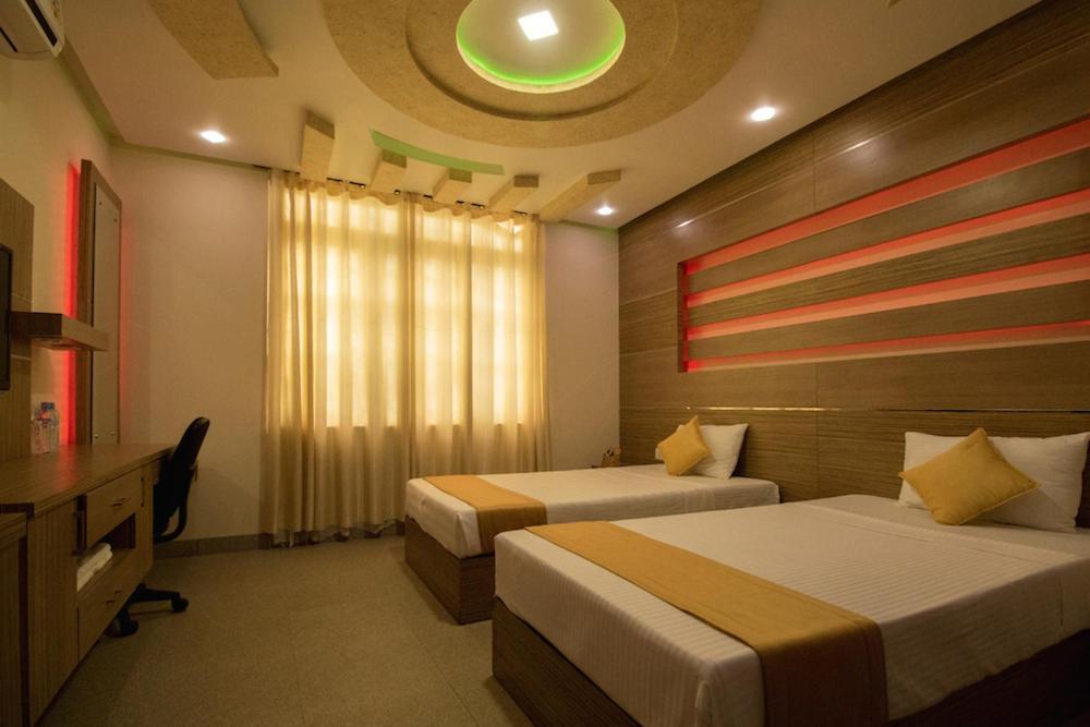 Royal Castle Hotel Negombo Esterno foto