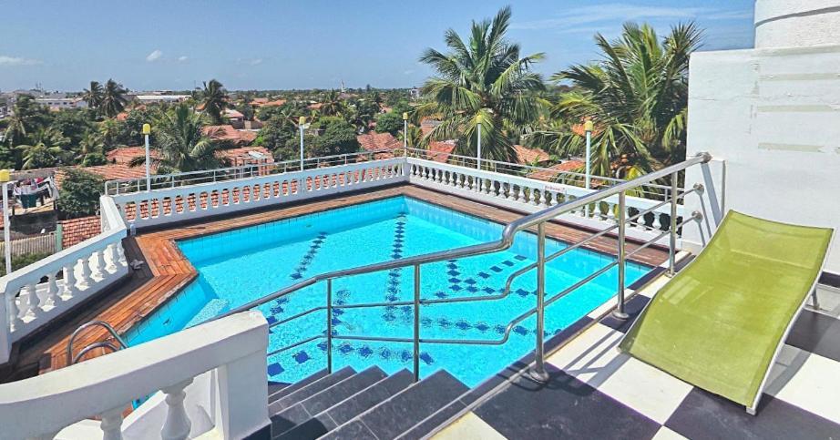 Royal Castle Hotel Negombo Esterno foto