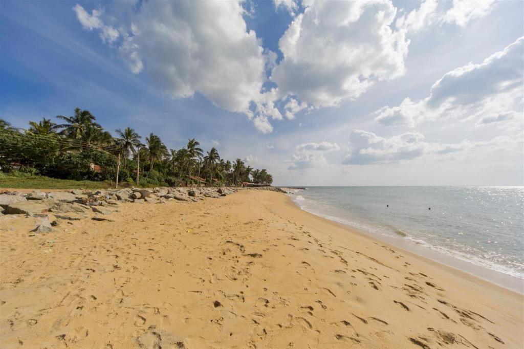 Royal Castle Hotel Negombo Esterno foto