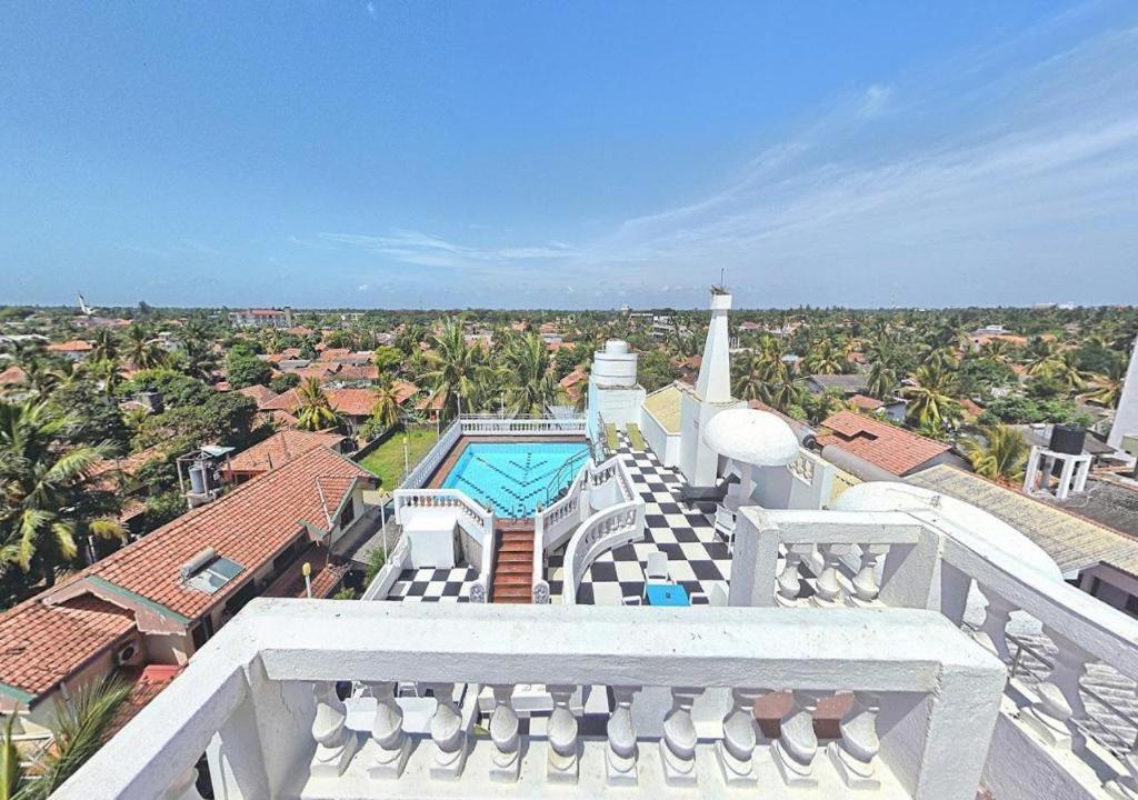 Royal Castle Hotel Negombo Esterno foto