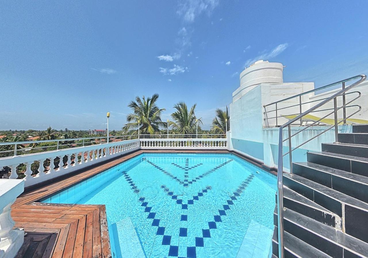 Royal Castle Hotel Negombo Esterno foto