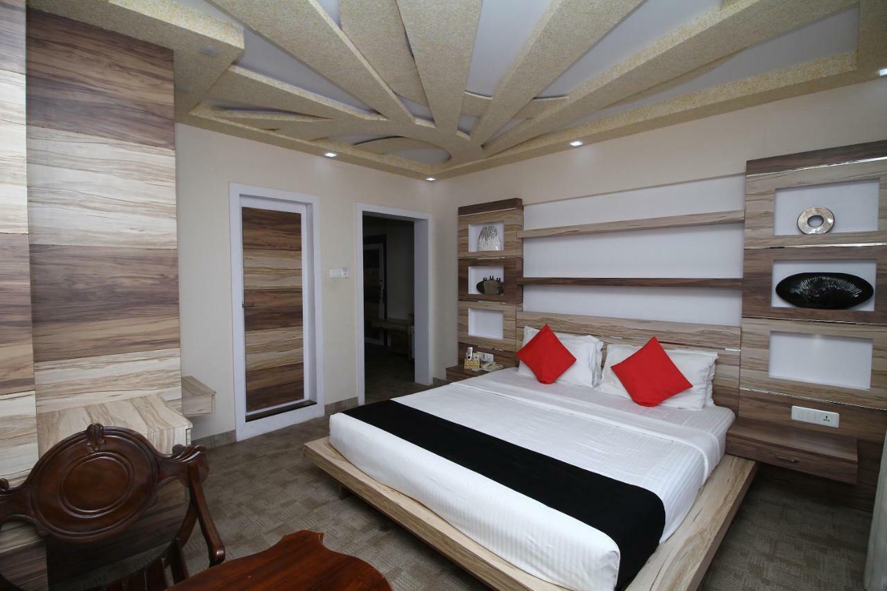 Royal Castle Hotel Negombo Esterno foto