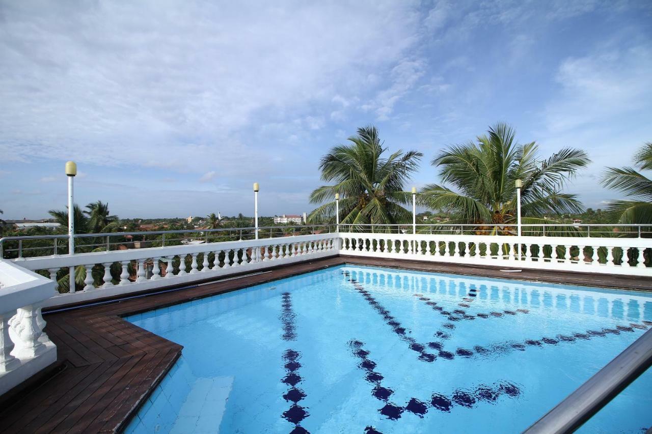 Royal Castle Hotel Negombo Esterno foto