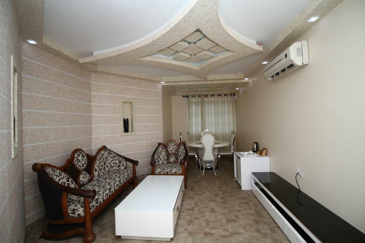 Royal Castle Hotel Negombo Esterno foto
