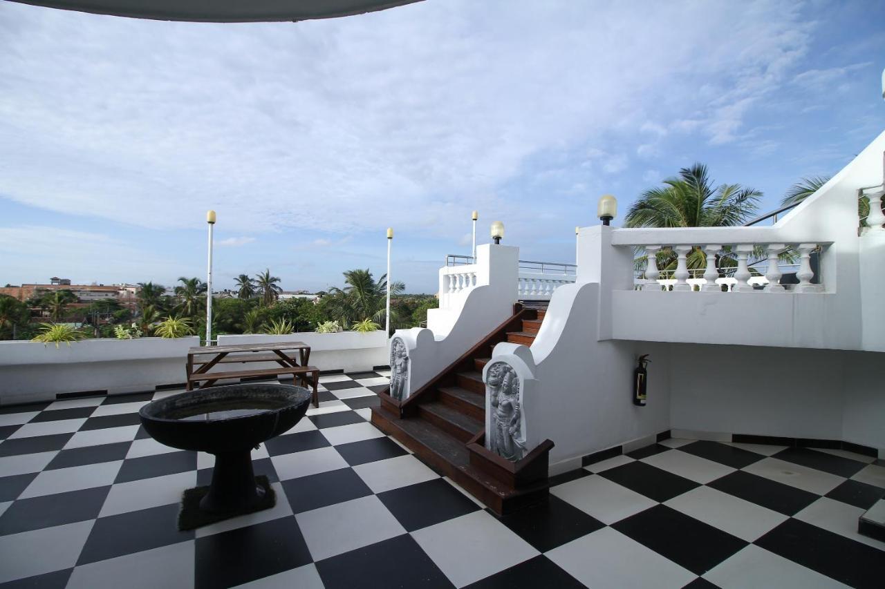 Royal Castle Hotel Negombo Esterno foto