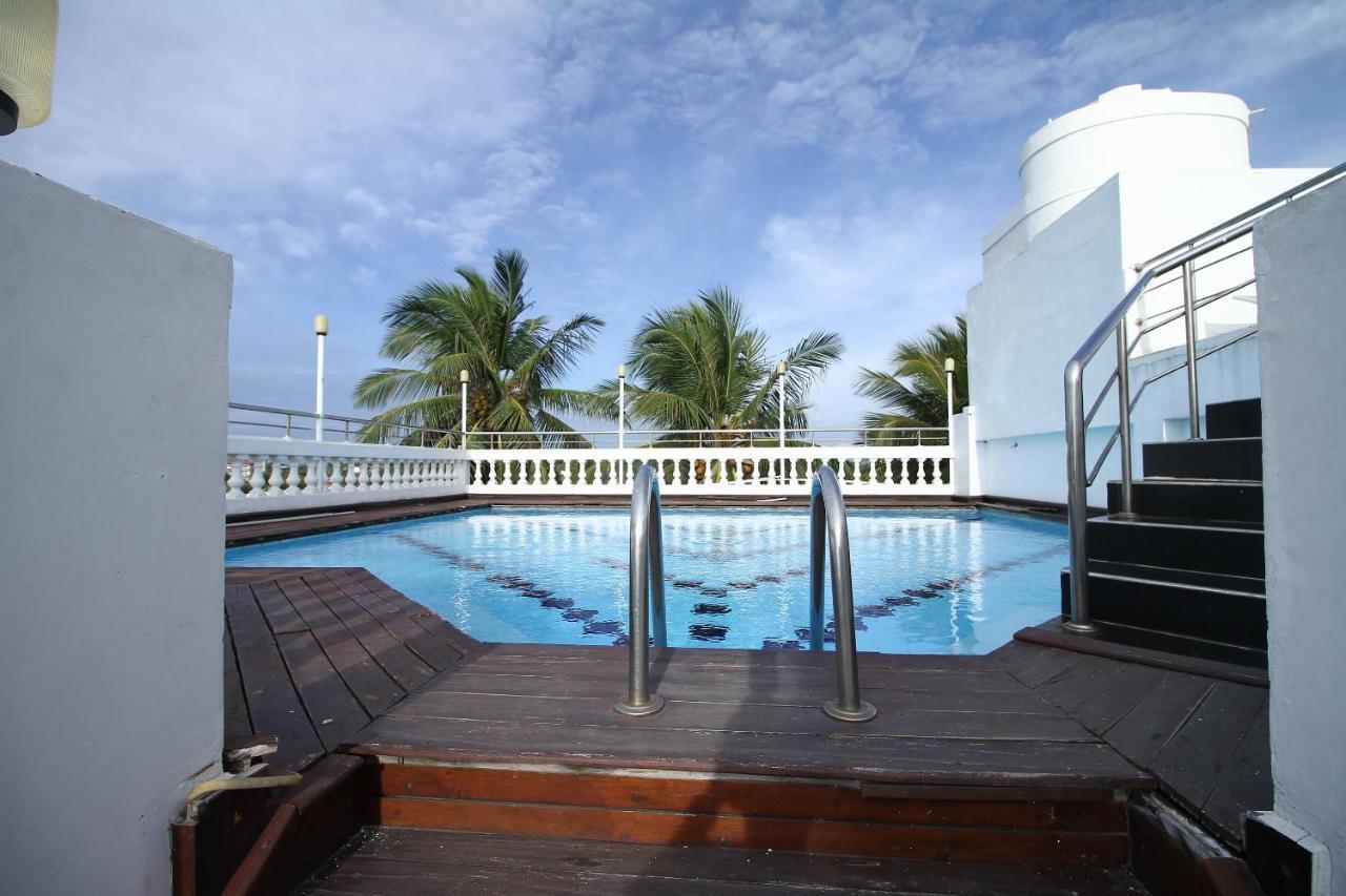 Royal Castle Hotel Negombo Esterno foto